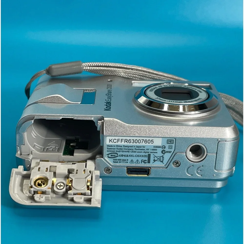 Kodak EasyShare C533 Digital Camera Silver 5.0MP 3x Optical Zoom Y2K Bundle